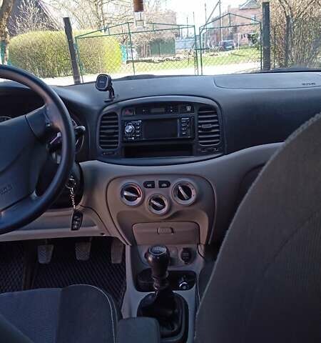 Сірий Хендай Акцент, об'ємом двигуна 1.4 л та пробігом 209 тис. км за 4500 $, фото 18 на Automoto.ua