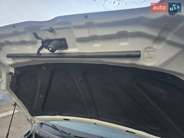 Серый Хендай Акцент, объемом двигателя 1.4 л и пробегом 82 тыс. км за 6600 $, фото 9 на Automoto.ua