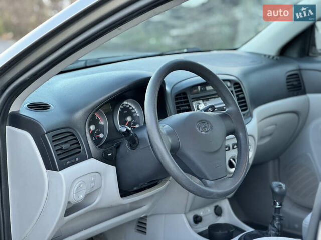 Серый Хендай Акцент, объемом двигателя 1.4 л и пробегом 98 тыс. км за 4899 $, фото 16 на Automoto.ua