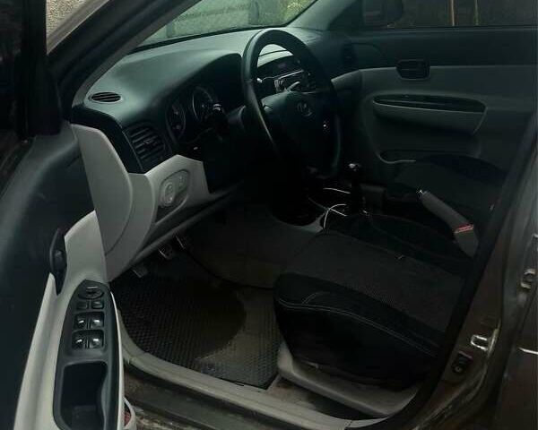Сірий Хендай Акцент, об'ємом двигуна 1.5 л та пробігом 250 тис. км за 4700 $, фото 3 на Automoto.ua