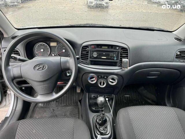 Серый Хендай Акцент, объемом двигателя 1.6 л и пробегом 105 тыс. км за 4490 $, фото 22 на Automoto.ua