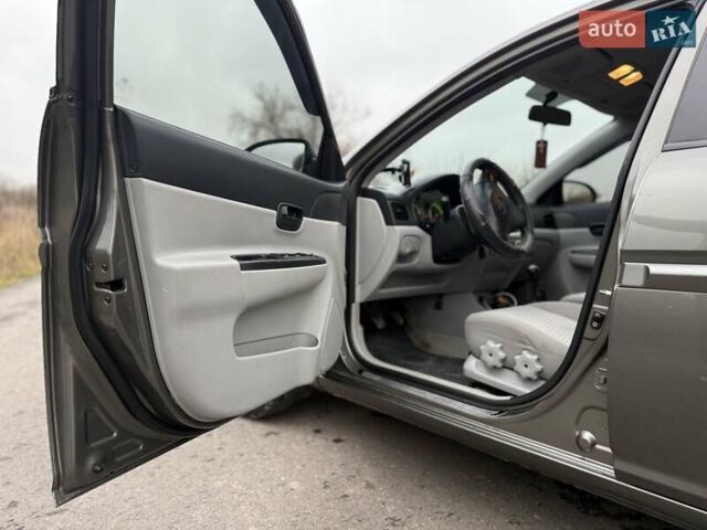 Серый Хендай Акцент, объемом двигателя 1.5 л и пробегом 251 тыс. км за 4500 $, фото 11 на Automoto.ua