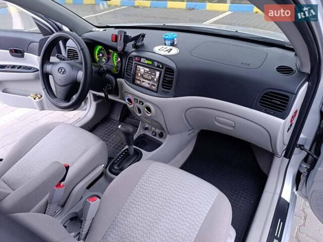 Серый Хендай Акцент, объемом двигателя 1.4 л и пробегом 186 тыс. км за 5000 $, фото 17 на Automoto.ua