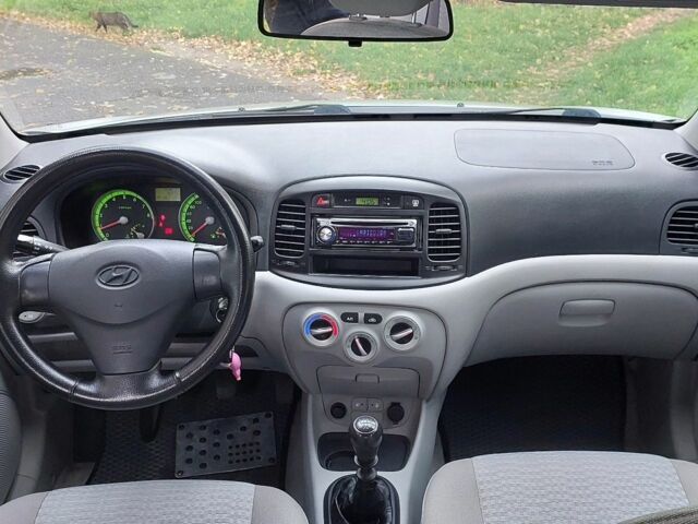 Сірий Хендай Акцент, об'ємом двигуна 1.4 л та пробігом 192 тис. км за 5000 $, фото 1 на Automoto.ua