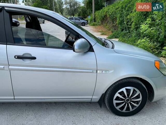 Сірий Хендай Акцент, об'ємом двигуна 1.4 л та пробігом 170 тис. км за 5100 $, фото 12 на Automoto.ua