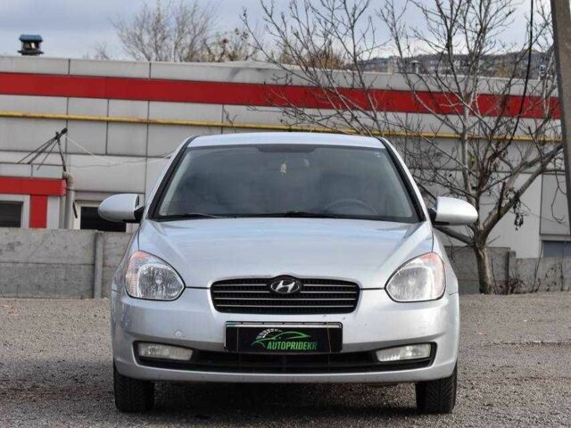 Серый Хендай Акцент, объемом двигателя 1.4 л и пробегом 327 тыс. км за 4999 $, фото 5 на Automoto.ua