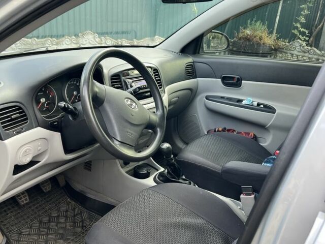 Серый Хендай Акцент, объемом двигателя 0 л и пробегом 115 тыс. км за 5300 $, фото 2 на Automoto.ua