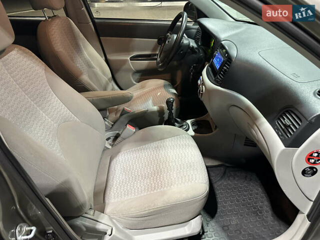 Серый Хендай Акцент, объемом двигателя 1.4 л и пробегом 183 тыс. км за 3900 $, фото 19 на Automoto.ua