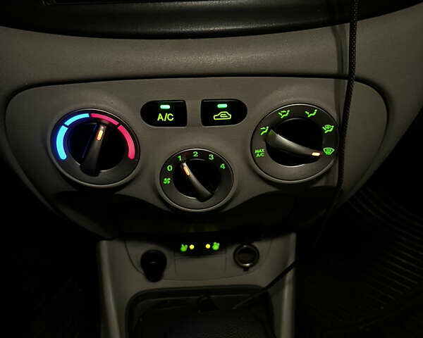 Серый Хендай Акцент, объемом двигателя 1.4 л и пробегом 140 тыс. км за 5199 $, фото 10 на Automoto.ua