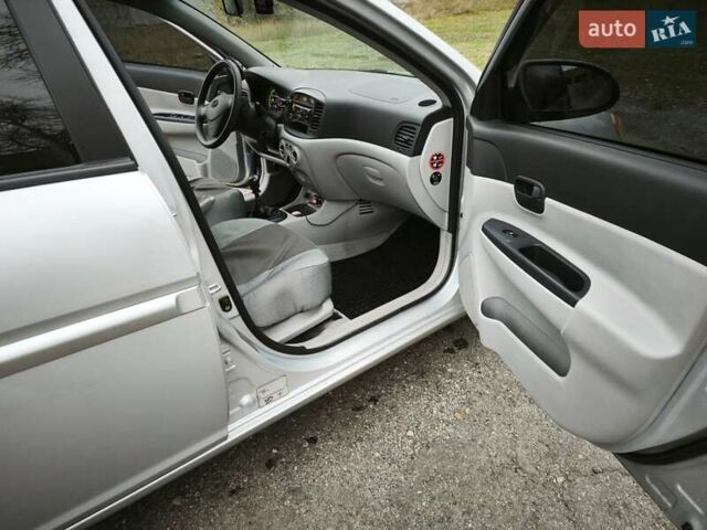 Сірий Хендай Акцент, об'ємом двигуна 1.5 л та пробігом 150 тис. км за 5500 $, фото 30 на Automoto.ua