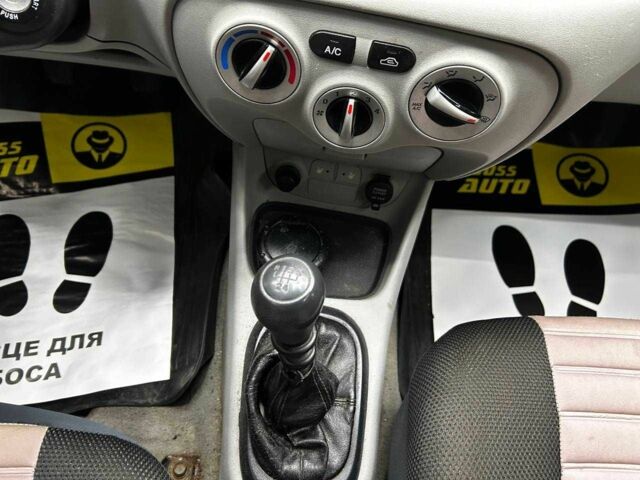 Серый Хендай Акцент, объемом двигателя 1.4 л и пробегом 168 тыс. км за 5200 $, фото 15 на Automoto.ua