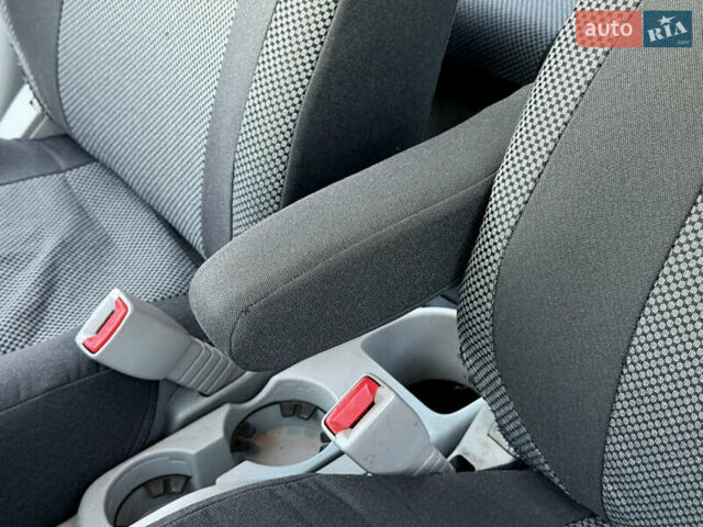 Сірий Хендай Акцент, об'ємом двигуна 1.4 л та пробігом 138 тис. км за 5600 $, фото 51 на Automoto.ua