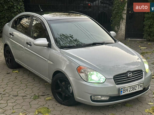 Серый Хендай Акцент, объемом двигателя 1.4 л и пробегом 200 тыс. км за 4990 $, фото 2 на Automoto.ua