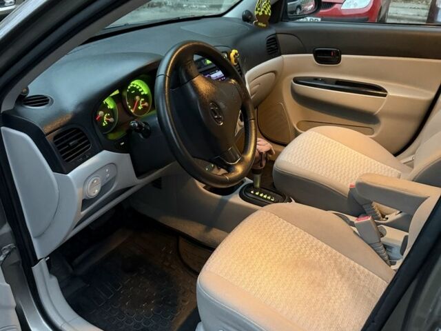 Серый Хендай Акцент, объемом двигателя 1.4 л и пробегом 281 тыс. км за 4900 $, фото 6 на Automoto.ua