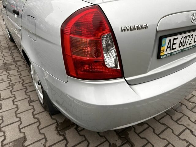 Серый Хендай Акцент, объемом двигателя 1.4 л и пробегом 327 тыс. км за 4500 $, фото 12 на Automoto.ua