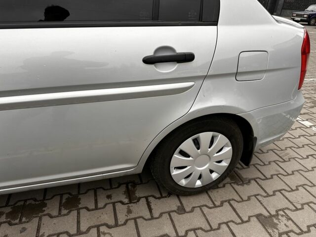 Серый Хендай Акцент, объемом двигателя 1.4 л и пробегом 327 тыс. км за 4500 $, фото 11 на Automoto.ua