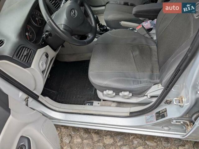 Сірий Хендай Акцент, об'ємом двигуна 1.4 л та пробігом 216 тис. км за 4600 $, фото 7 на Automoto.ua