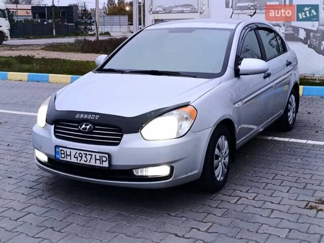 Серый Хендай Акцент, объемом двигателя 1.4 л и пробегом 186 тыс. км за 5000 $, фото 5 на Automoto.ua