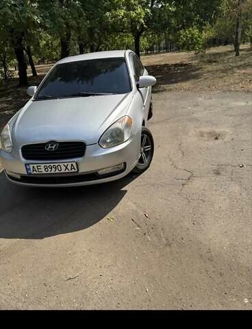 Серый Хендай Акцент, объемом двигателя 1.4 л и пробегом 450 тыс. км за 4800 $, фото 6 на Automoto.ua