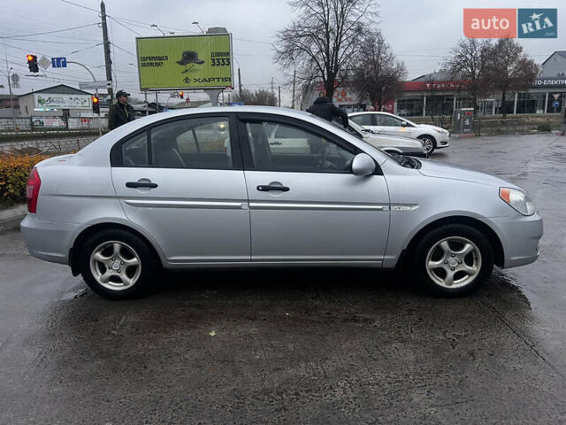 Серый Хендай Акцент, объемом двигателя 1.4 л и пробегом 220 тыс. км за 4500 $, фото 1 на Automoto.ua