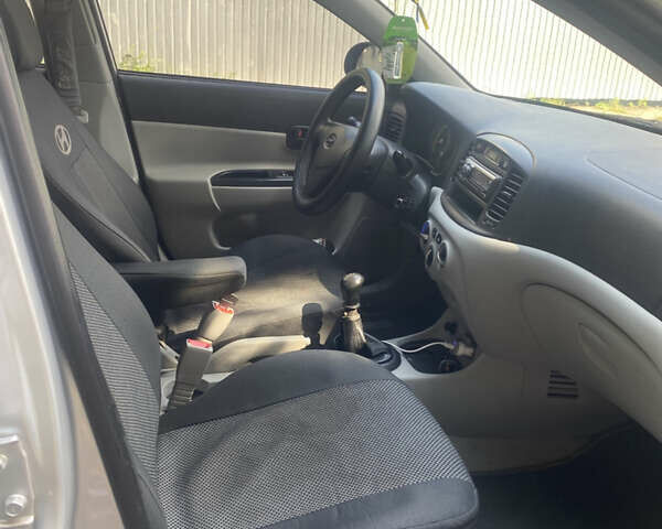 Серый Хендай Акцент, объемом двигателя 1.4 л и пробегом 245 тыс. км за 4500 $, фото 15 на Automoto.ua