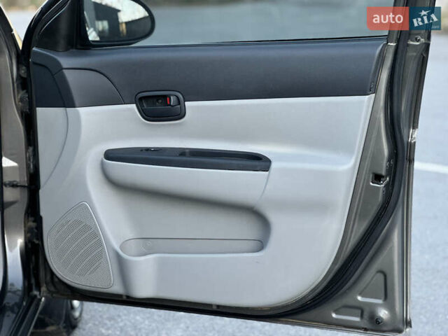 Серый Хендай Акцент, объемом двигателя 1.4 л и пробегом 98 тыс. км за 4899 $, фото 24 на Automoto.ua