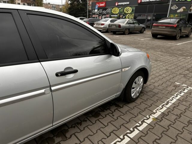 Серый Хендай Акцент, объемом двигателя 1.4 л и пробегом 327 тыс. км за 4500 $, фото 15 на Automoto.ua