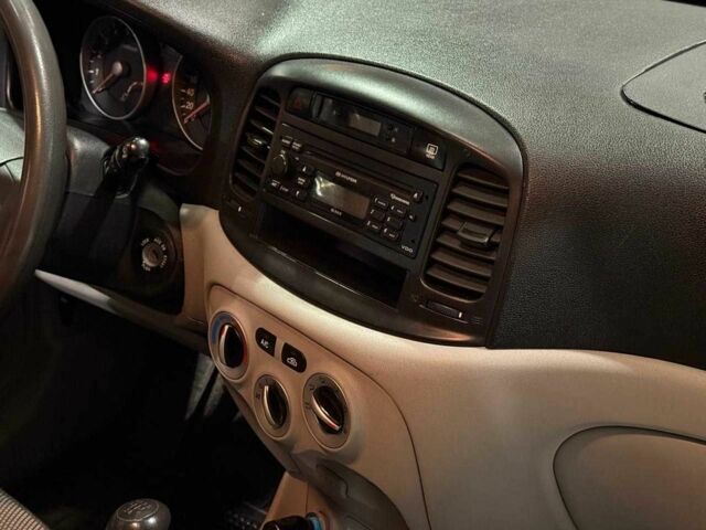 Серый Хендай Акцент, объемом двигателя 1.4 л и пробегом 203 тыс. км за 4990 $, фото 14 на Automoto.ua