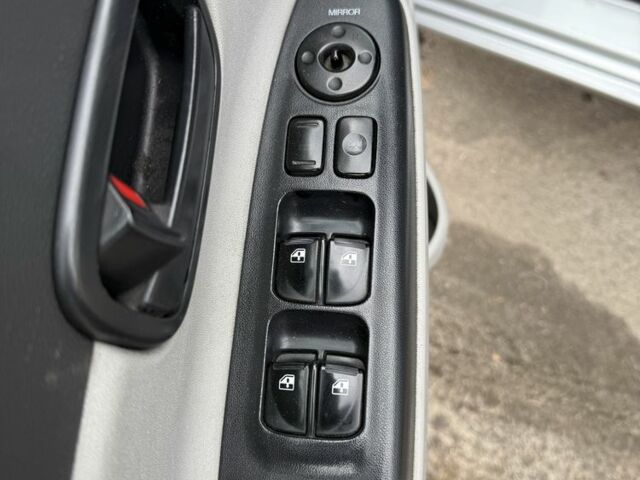 Серый Хендай Акцент, объемом двигателя 1.4 л и пробегом 200 тыс. км за 3500 $, фото 19 на Automoto.ua