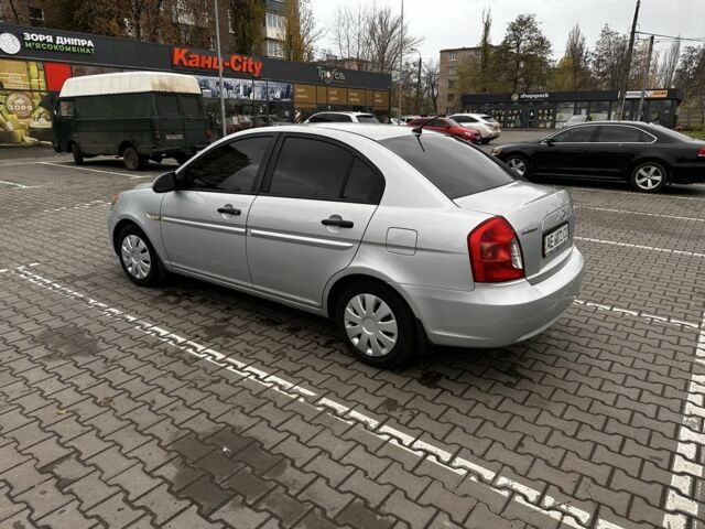 Серый Хендай Акцент, объемом двигателя 1.4 л и пробегом 327 тыс. км за 4500 $, фото 6 на Automoto.ua