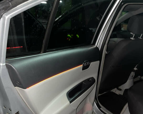 Серый Хендай Акцент, объемом двигателя 1.4 л и пробегом 260 тыс. км за 4500 $, фото 7 на Automoto.ua