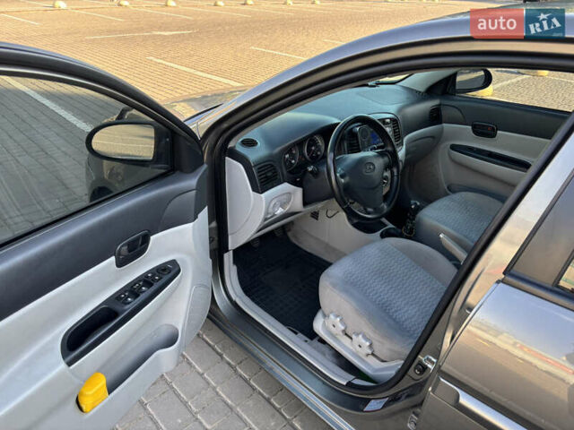 Серый Хендай Акцент, объемом двигателя 1.4 л и пробегом 135 тыс. км за 4800 $, фото 9 на Automoto.ua