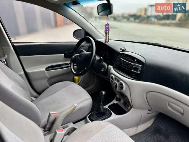Серый Хендай Акцент, объемом двигателя 1.4 л и пробегом 312 тыс. км за 4150 $, фото 13 на Automoto.ua