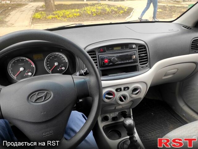 Сірий Хендай Акцент, об'ємом двигуна 1.4 л та пробігом 165 тис. км за 4400 $, фото 3 на Automoto.ua