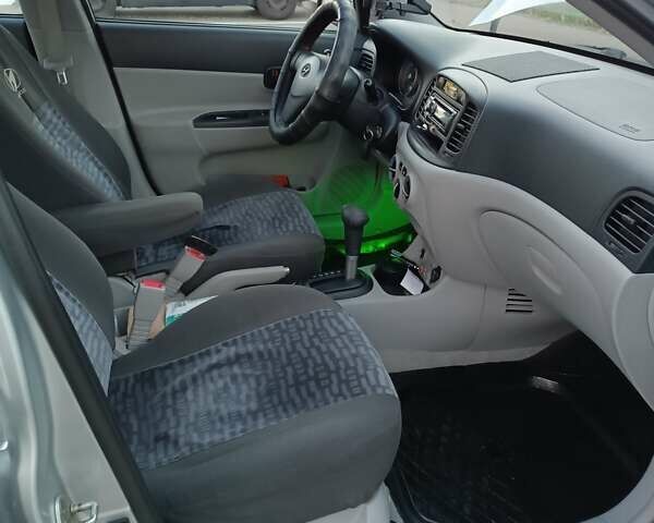 Сірий Хендай Акцент, об'ємом двигуна 1.4 л та пробігом 130 тис. км за 5100 $, фото 22 на Automoto.ua