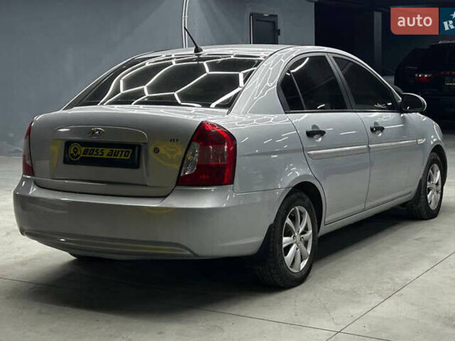 Серый Хендай Акцент, объемом двигателя 1.4 л и пробегом 168 тыс. км за 5200 $, фото 5 на Automoto.ua