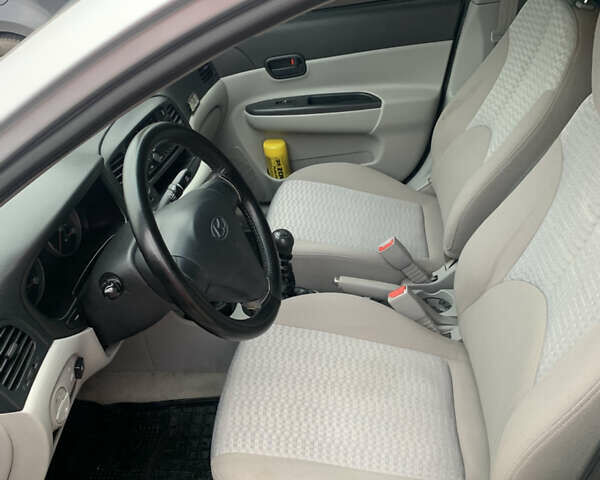 Серый Хендай Акцент, объемом двигателя 1.4 л и пробегом 263 тыс. км за 4800 $, фото 10 на Automoto.ua