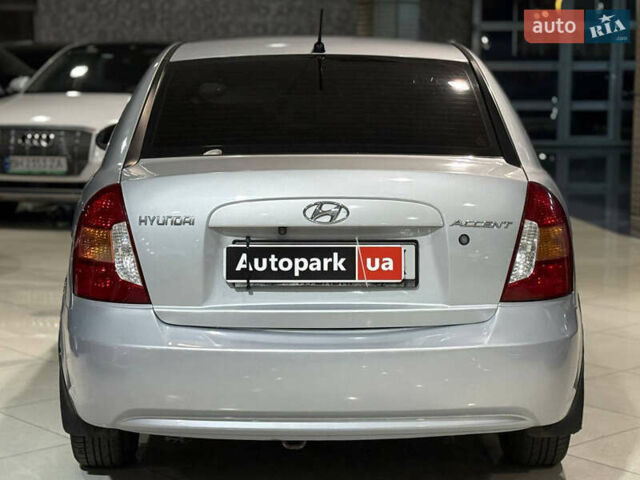 Серый Хендай Акцент, объемом двигателя 1.4 л и пробегом 203 тыс. км за 4990 $, фото 4 на Automoto.ua