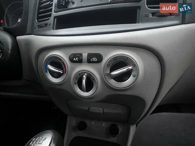 Серый Хендай Акцент, объемом двигателя 1.4 л и пробегом 220 тыс. км за 4500 $, фото 5 на Automoto.ua