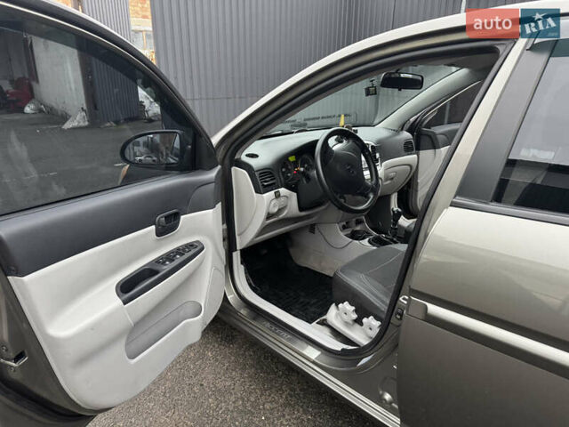 Серый Хендай Акцент, объемом двигателя 1.4 л и пробегом 122 тыс. км за 4500 $, фото 10 на Automoto.ua