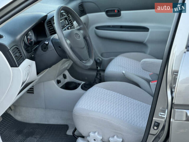 Серый Хендай Акцент, объемом двигателя 1.4 л и пробегом 98 тыс. км за 4899 $, фото 12 на Automoto.ua