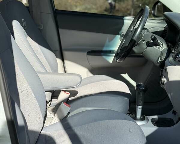 Сірий Хендай Акцент, об'ємом двигуна 1.6 л та пробігом 136 тис. км за 6300 $, фото 22 на Automoto.ua