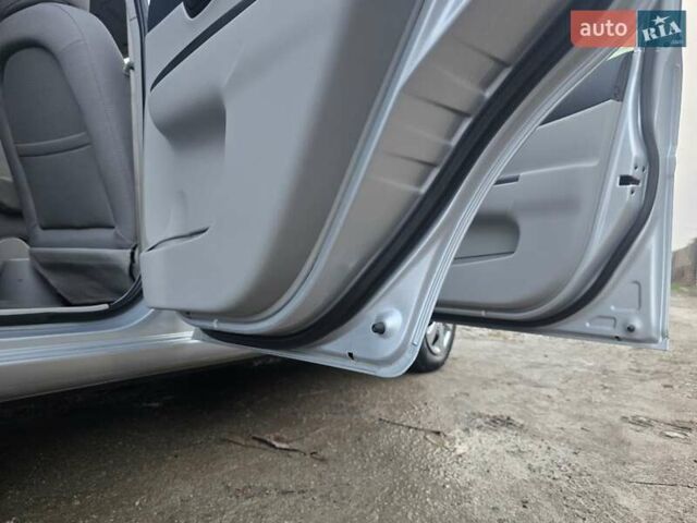 Серый Хендай Акцент, объемом двигателя 1.4 л и пробегом 82 тыс. км за 6600 $, фото 48 на Automoto.ua