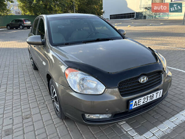 Серый Хендай Акцент, объемом двигателя 1.4 л и пробегом 135 тыс. км за 4800 $, фото 1 на Automoto.ua