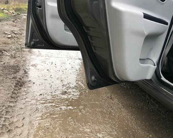 Серый Хендай Акцент, объемом двигателя 1.4 л и пробегом 186 тыс. км за 4800 $, фото 7 на Automoto.ua