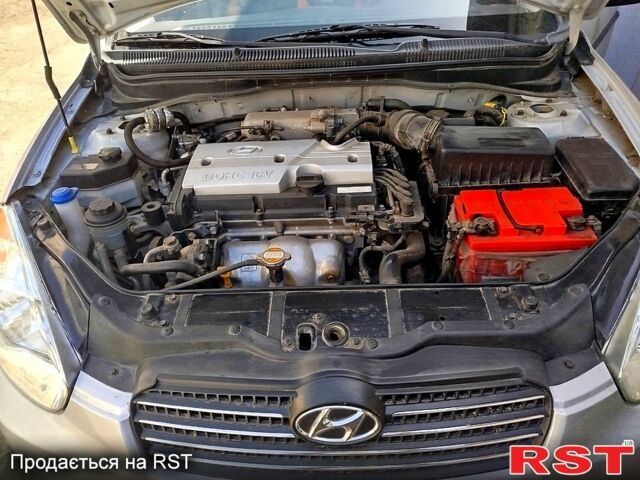 Сірий Хендай Акцент, об'ємом двигуна 1.4 л та пробігом 110 тис. км за 4800 $, фото 13 на Automoto.ua