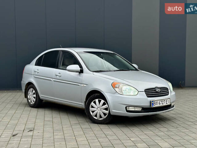 Серый Хендай Акцент, объемом двигателя 1.4 л и пробегом 312 тыс. км за 4150 $, фото 2 на Automoto.ua
