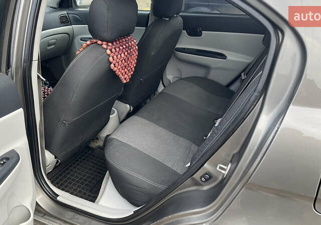 Серый Хендай Акцент, объемом двигателя 1.6 л и пробегом 180 тыс. км за 4300 $, фото 6 на Automoto.ua