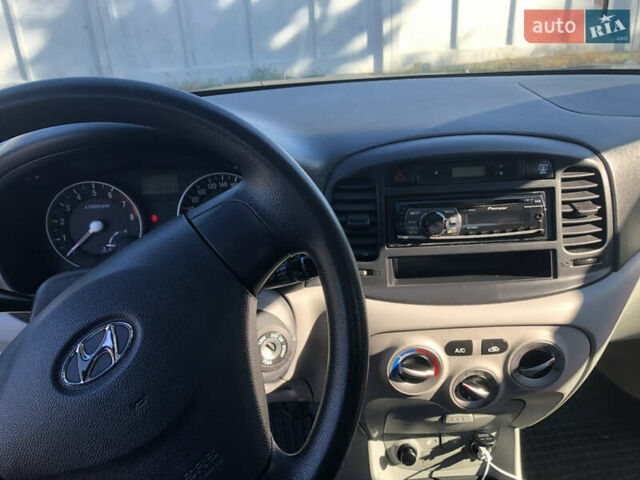 Сірий Хендай Акцент, об'ємом двигуна 1.4 л та пробігом 200 тис. км за 5000 $, фото 7 на Automoto.ua