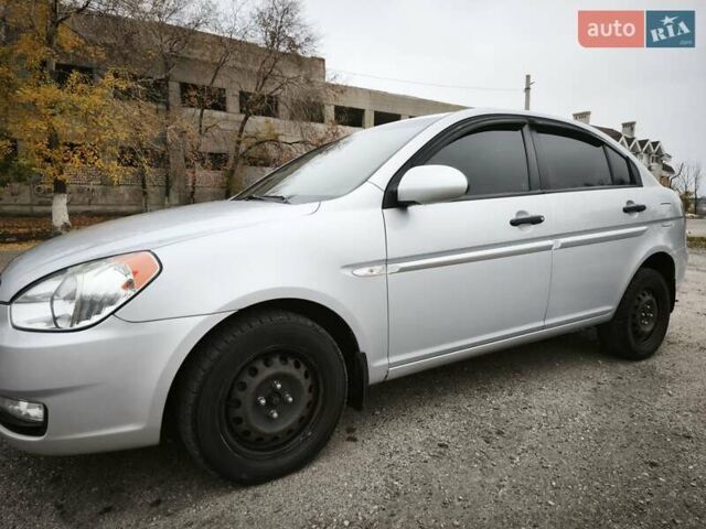 Сірий Хендай Акцент, об'ємом двигуна 1.5 л та пробігом 150 тис. км за 5500 $, фото 2 на Automoto.ua
